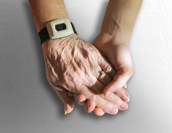 Advantages Of Taking Care Of The Elderly At Home