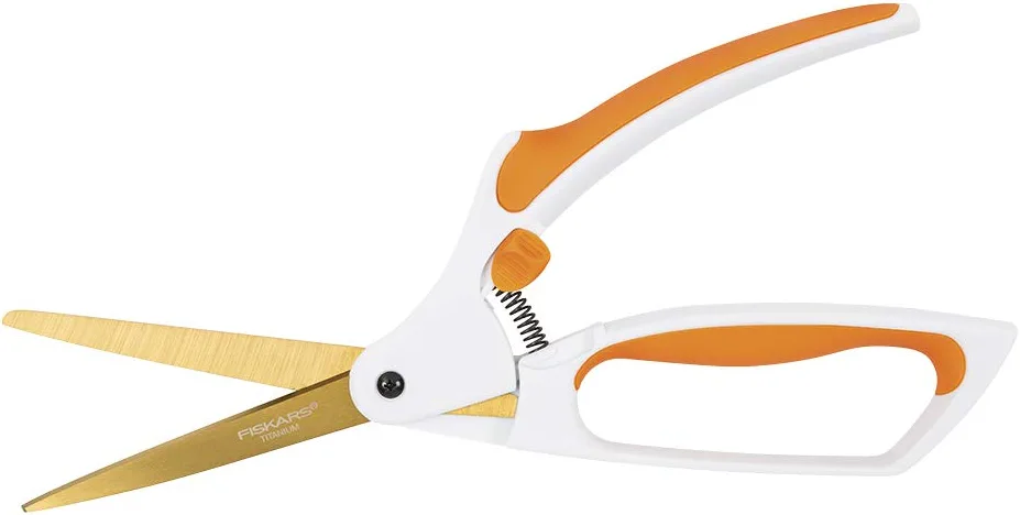 ARTHRITIS-FRIENDLY SEWING SHEARS