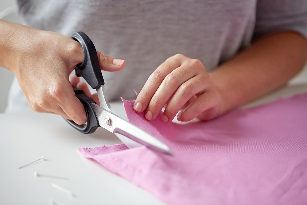 Pink scissors for fabric cutting, zigzag scissors, adult