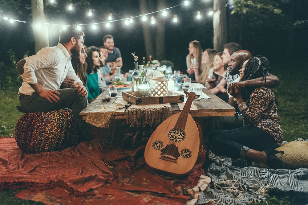 How to Host an Outdoor Dinner Party: a Step-by-Step Guide