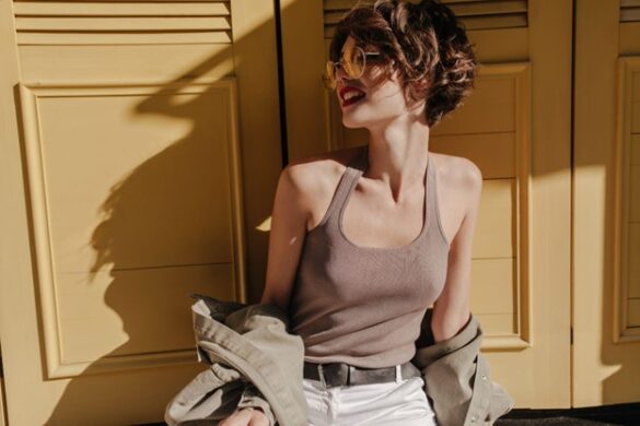 What's the Secret to Effortless Chic with Short Layered Haircuts?