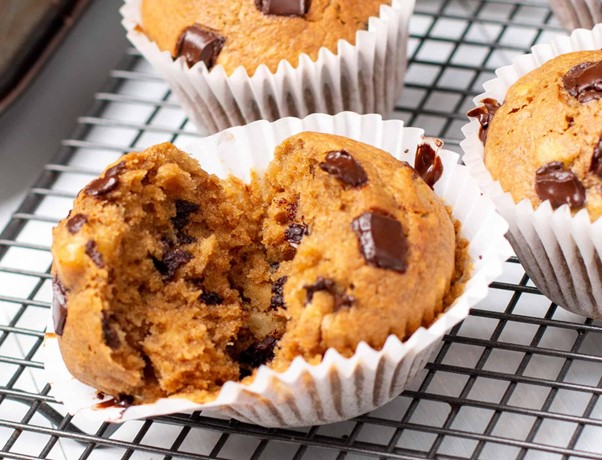 chocolate chunk banana muffins