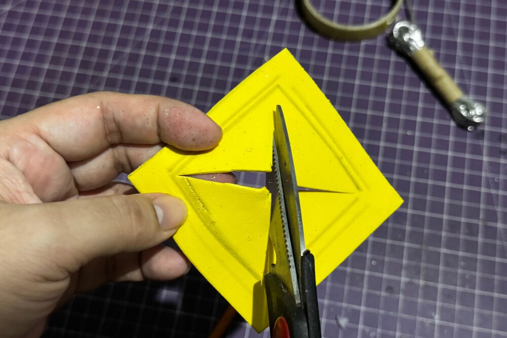 Cut the four corners