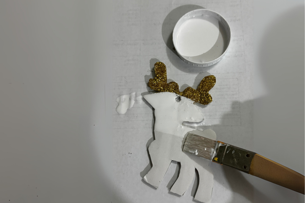 Paint the reindeer with white color