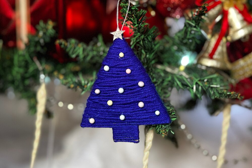 SIMPLE DIY CHRISTMAS TREE ORNAMENT