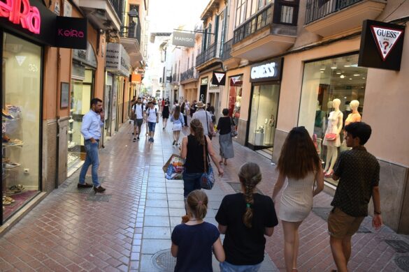 How Could Real-Time Location Sharing Transform Family Travel Experiences