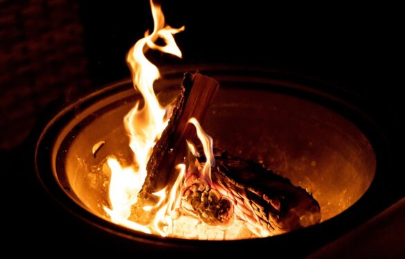 Difference Between a Fire Table and a Fire Pit