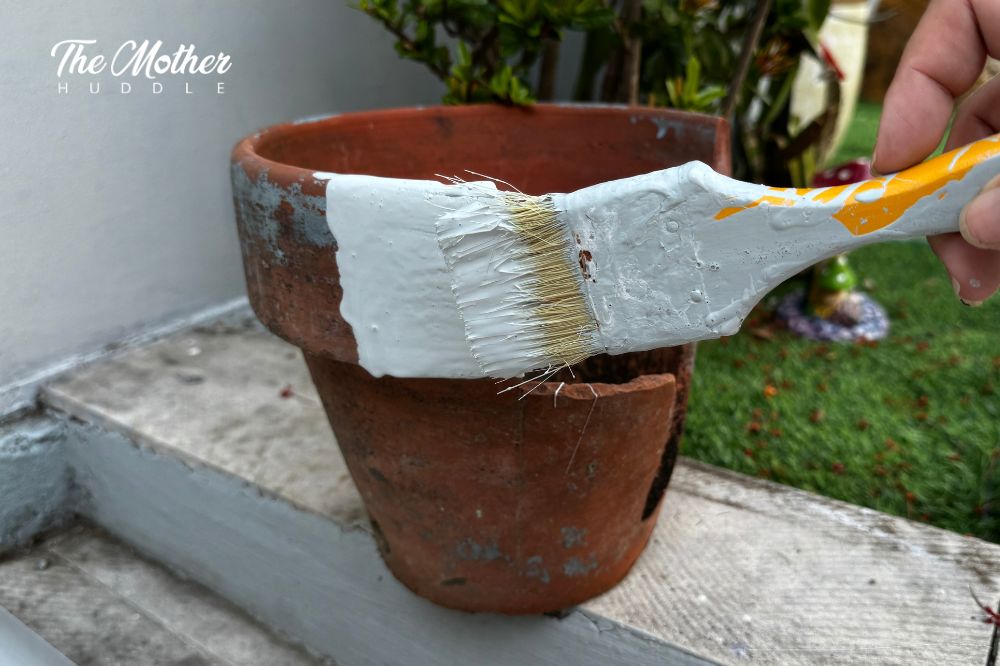 Painting the terracotta pot