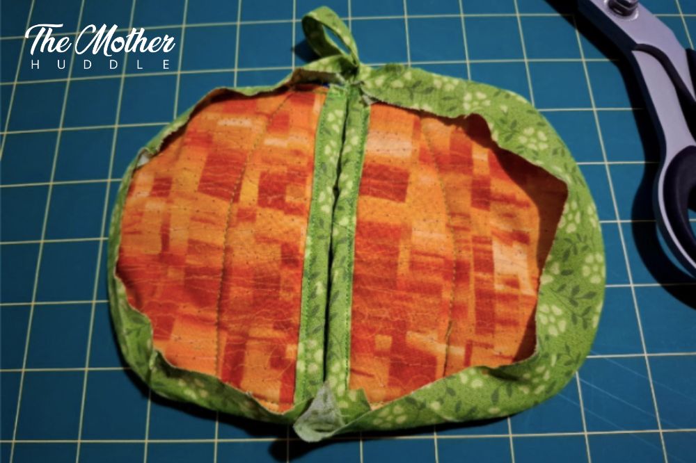 DIY Autumnal Pot Holders Pumpkin Step 8 - fold in all the edges