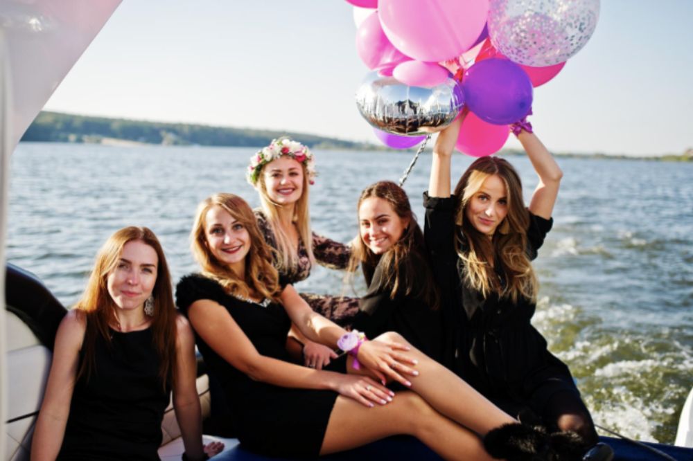 Experience Luxury on the High Seas with Yacht Parties