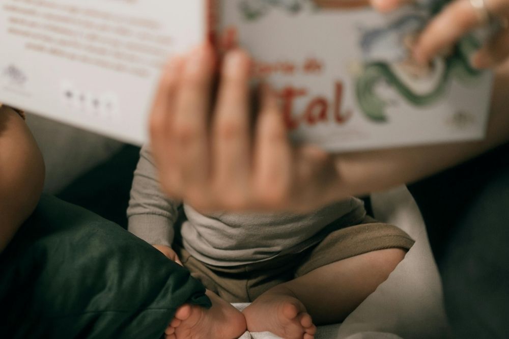 Mom reading a book for her toddler - Daily Routine for a 2-Year-Old