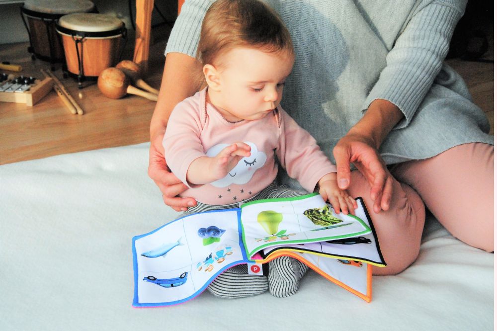 Reading books to toddler helps them with speech